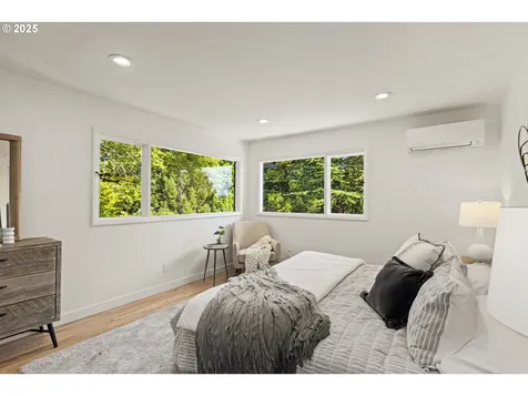 1525 SW Martha Street Portland OR 97239