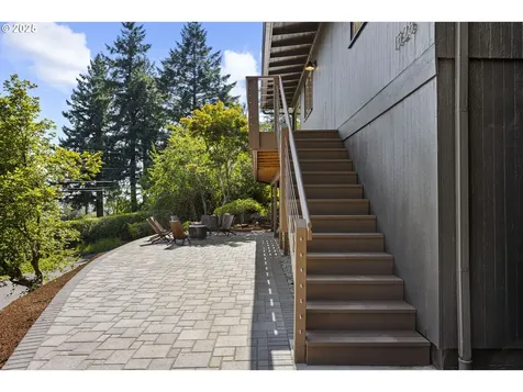 1525 SW Martha Street Portland OR 97239