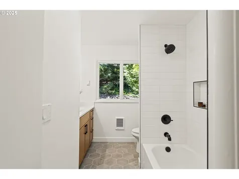 1525 SW Martha Street Portland OR 97239