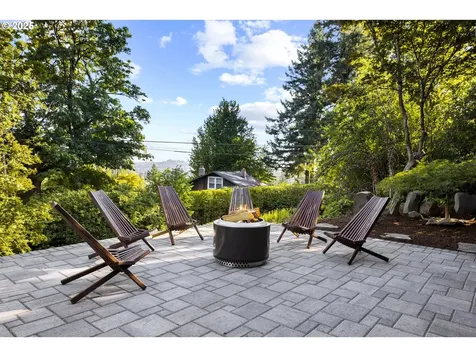 1525 SW Martha Street Portland OR 97239