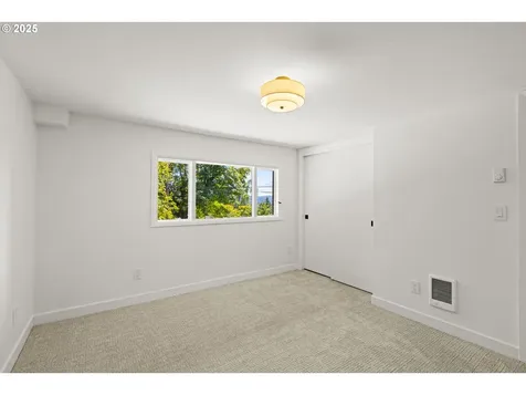 1525 SW Martha Street Portland OR 97239