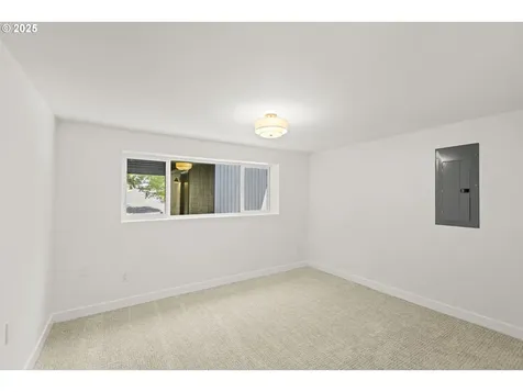 1525 SW Martha Street Portland OR 97239