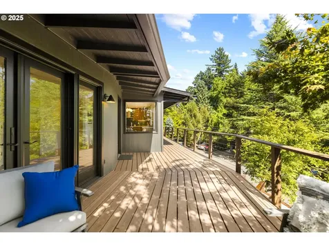 1525 SW Martha Street Portland OR 97239