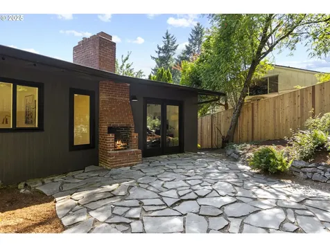 1525 SW Martha Street Portland OR 97239