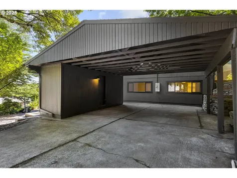 1525 SW Martha Street Portland OR 97239