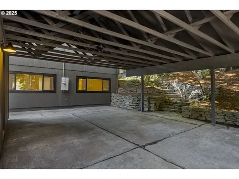 1525 SW Martha Street Portland OR 97239