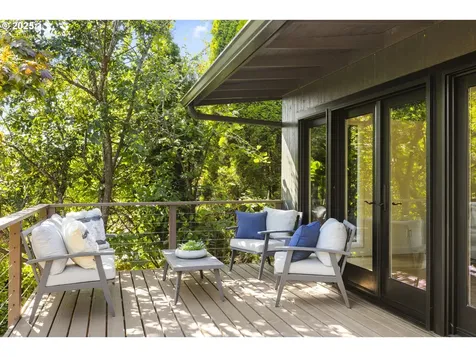1525 SW Martha Street Portland OR 97239