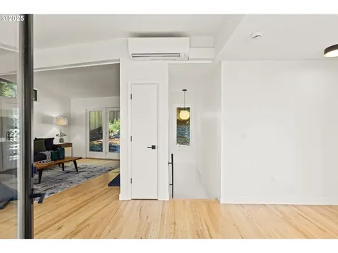 1525 SW Martha Street Portland OR 97239