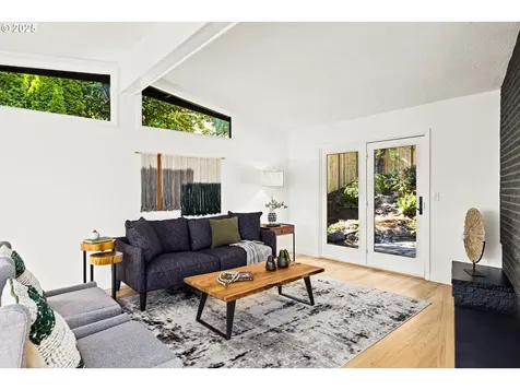 1525 SW Martha Street Portland OR 97239