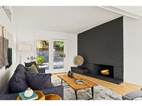 1525 SW Martha Street Portland OR 97239