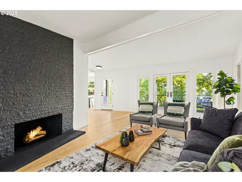 1525 SW Martha Street Portland OR 97239