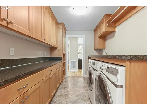 15562 NW Oakhills Drive Beaverton OR 97006