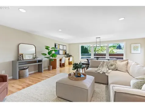 15562 NW Oakhills Drive Beaverton OR 97006