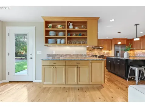 15562 NW Oakhills Drive Beaverton OR 97006