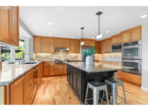 15562 NW Oakhills Drive Beaverton OR 97006