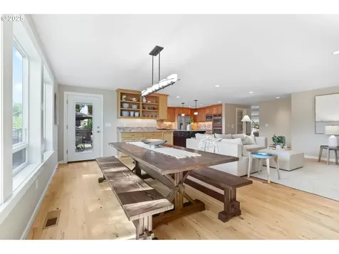 15562 NW Oakhills Drive Beaverton OR 97006