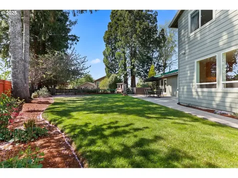 15562 NW Oakhills Drive Beaverton OR 97006