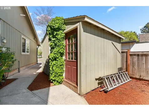 15562 NW Oakhills Drive Beaverton OR 97006