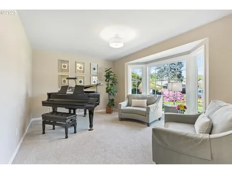15562 NW Oakhills Drive Beaverton OR 97006