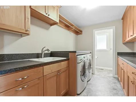 15562 NW Oakhills Drive Beaverton OR 97006