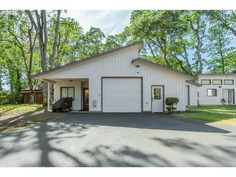 18 Ridgewood Drive Roseburg OR 97471