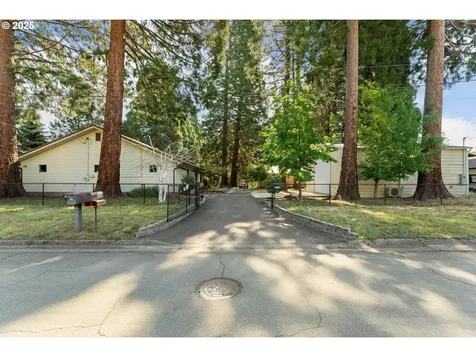 1525 Kendall Street Roseburg OR 97471