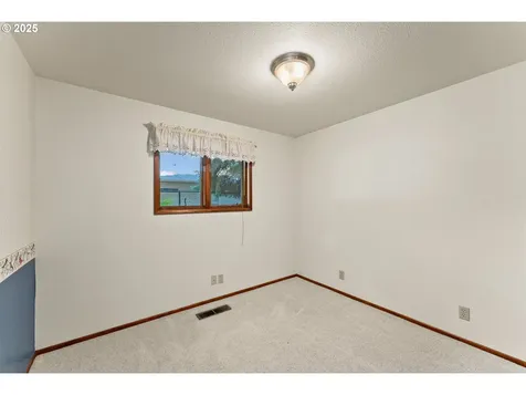 1525 Kendall Street Roseburg OR 97471
