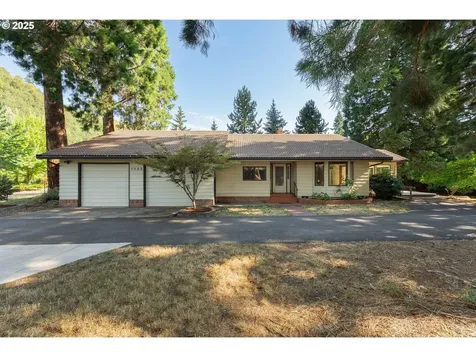 1525 Kendall Street Roseburg OR 97471