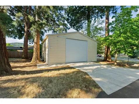 1525 Kendall Street Roseburg OR 97471