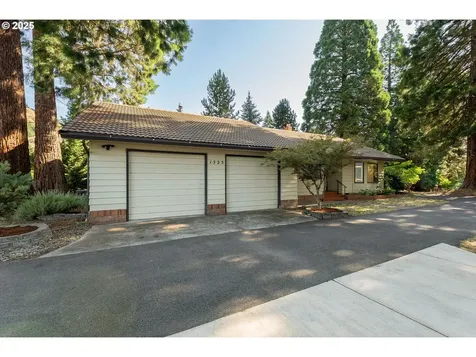 1525 Kendall Street Roseburg OR 97471