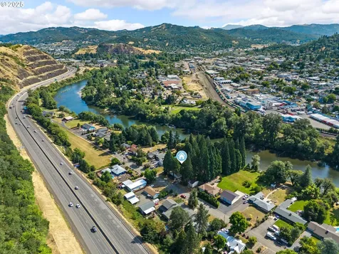 1525 Kendall Street Roseburg OR 97471