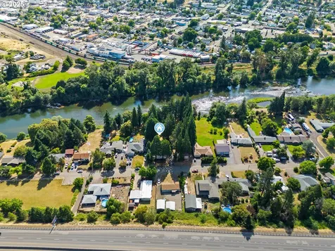 1525 Kendall Street Roseburg OR 97471