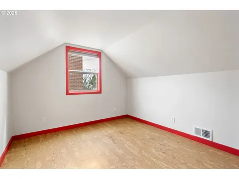 8913 SE Clay Street Portland OR 97216