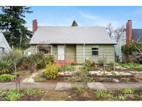 8913 SE Clay Street Portland OR 97216