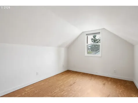 8913 SE Clay Street Portland OR 97216