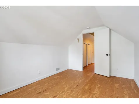 8913 SE Clay Street Portland OR 97216