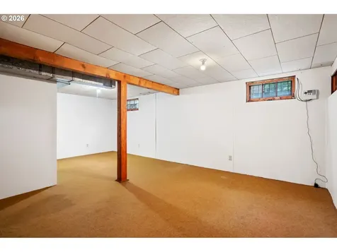 8913 SE Clay Street Portland OR 97216