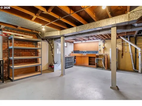 8913 SE Clay Street Portland OR 97216