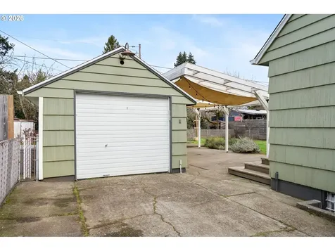 8913 SE Clay Street Portland OR 97216