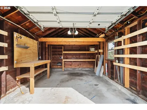 8913 SE Clay Street Portland OR 97216