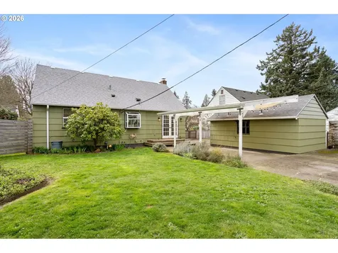 8913 SE Clay Street Portland OR 97216