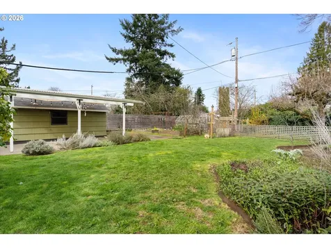 8913 SE Clay Street Portland OR 97216