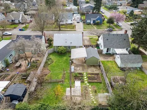 8913 SE Clay Street Portland OR 97216