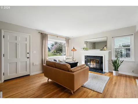 8913 SE Clay Street Portland OR 97216