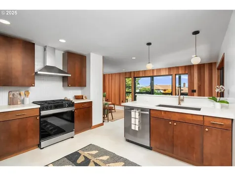 905 SE 73rd Avenue Portland OR 97215