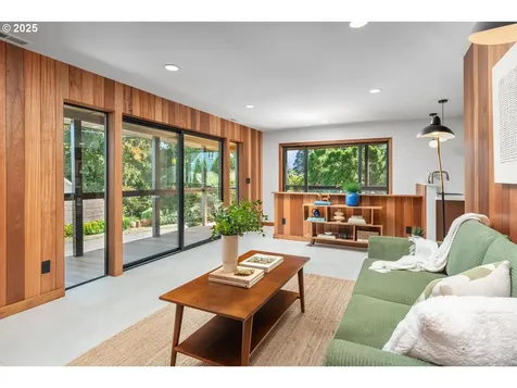 905 SE 73rd Avenue Portland OR 97215