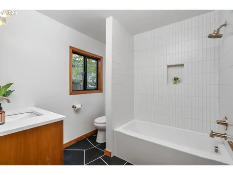 905 SE 73rd Avenue Portland OR 97215