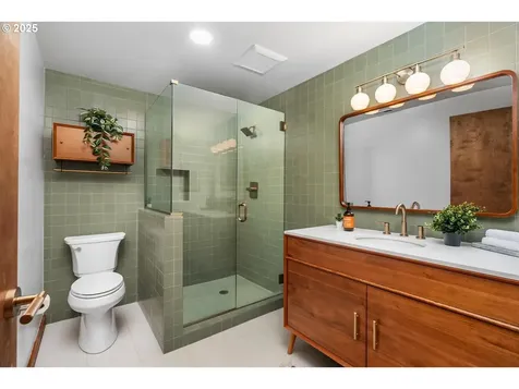 905 SE 73rd Avenue Portland OR 97215