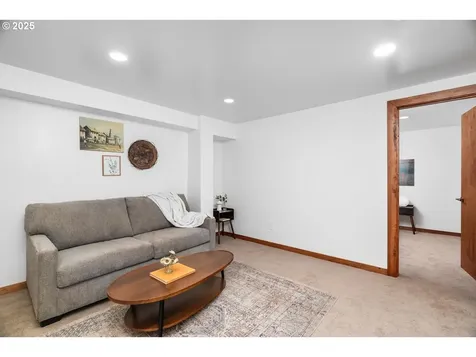 905 SE 73rd Avenue Portland OR 97215