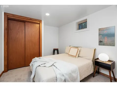 905 SE 73rd Avenue Portland OR 97215